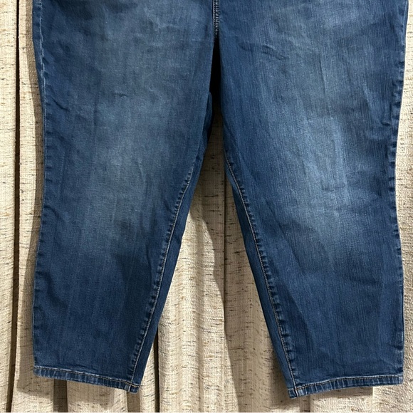 Torrid First At Fit Straight Leg Cropped Denim Jeans - 26 - Picture 3 of 10